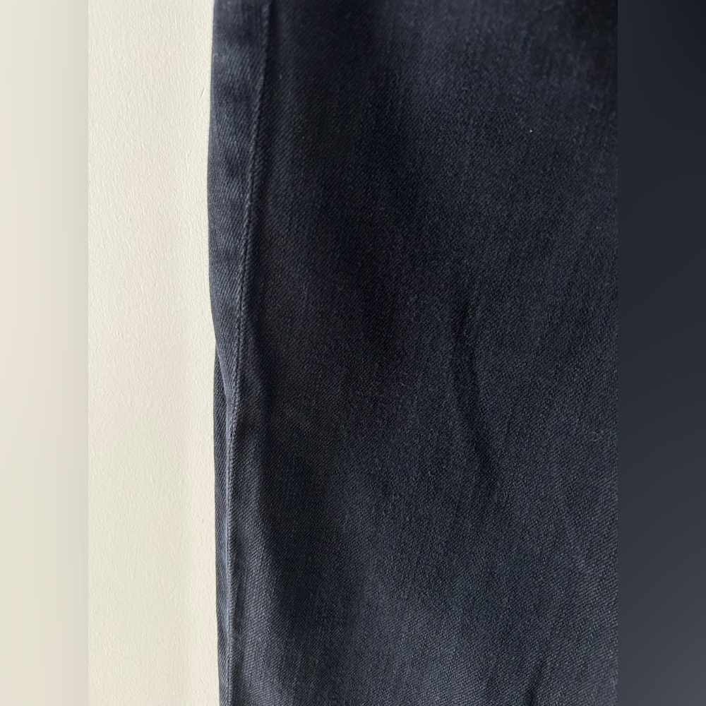 VINCE. Mason" Relaxed Rolled Jeans in a classic black | Size 29 - Picture 8 of 8